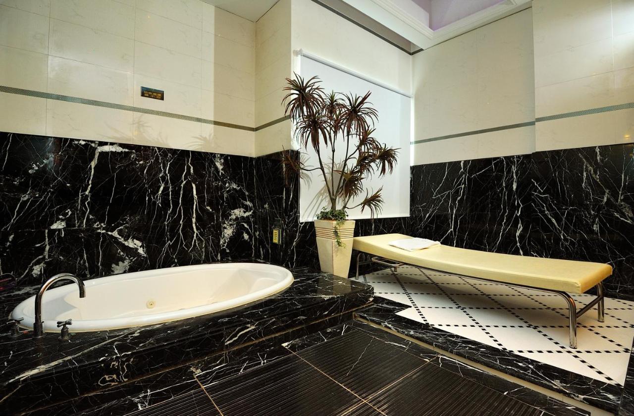 Jing Hwa Motel Tajnan Kültér fotó