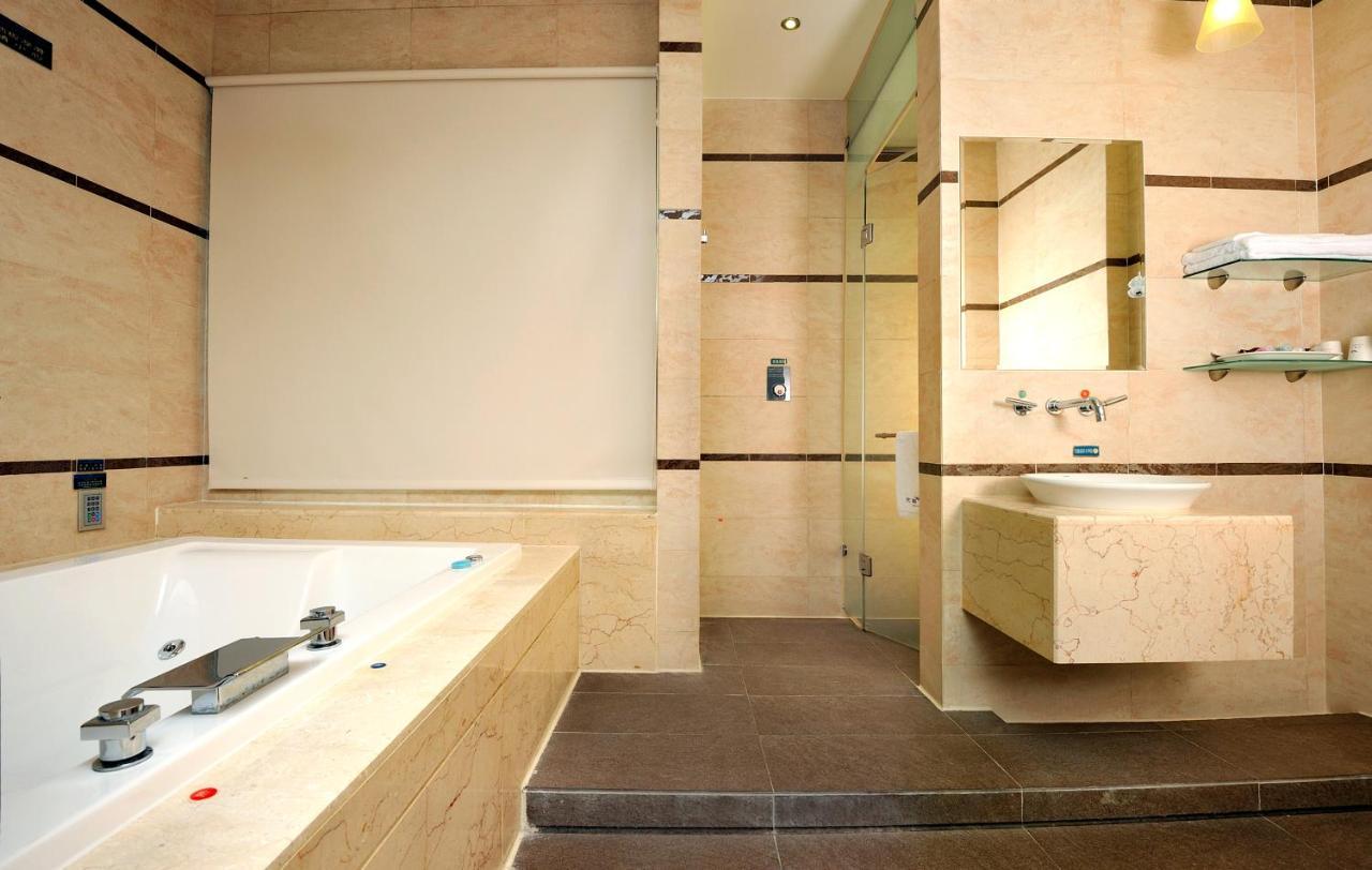 Jing Hwa Motel Tajnan Kültér fotó