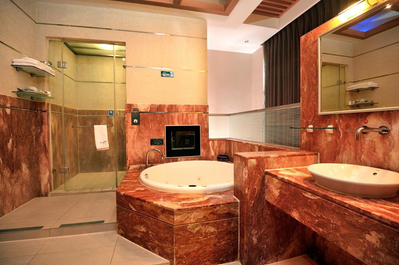Jing Hwa Motel Tajnan Kültér fotó
