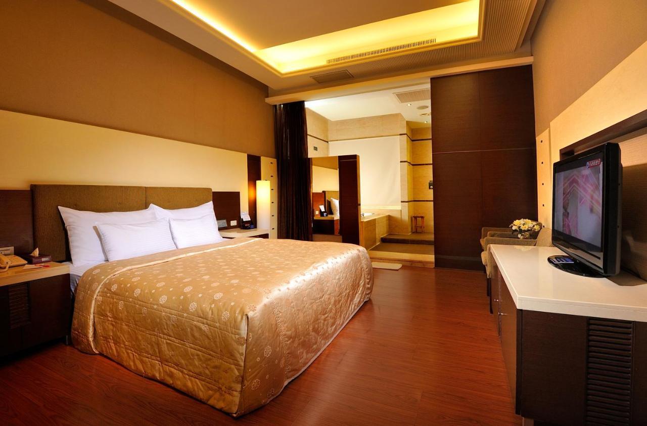 Jing Hwa Motel Tajnan Kültér fotó