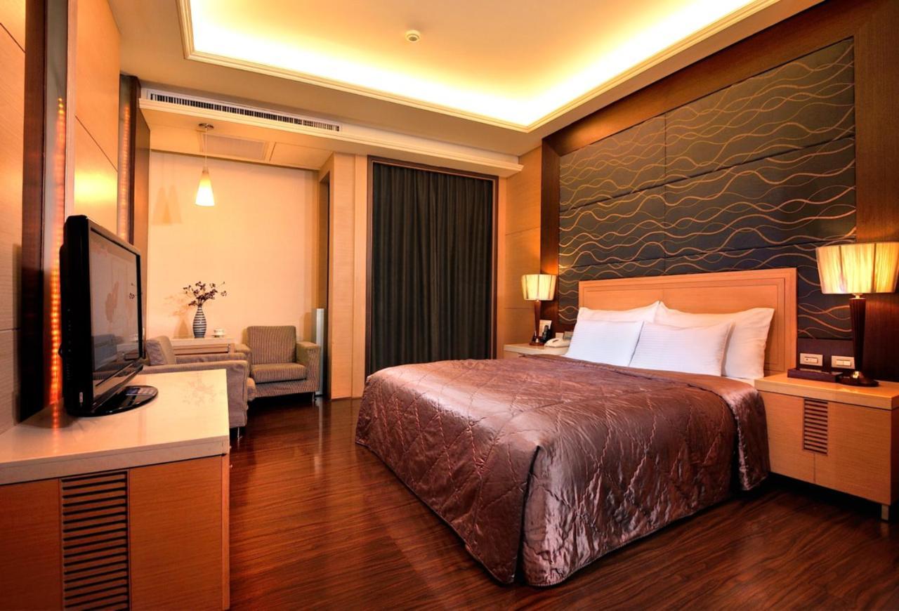 Jing Hwa Motel Tajnan Kültér fotó