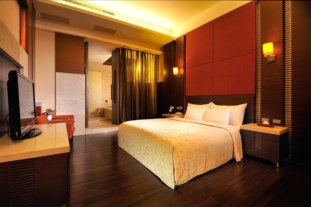 Jing Hwa Motel Tajnan Kültér fotó